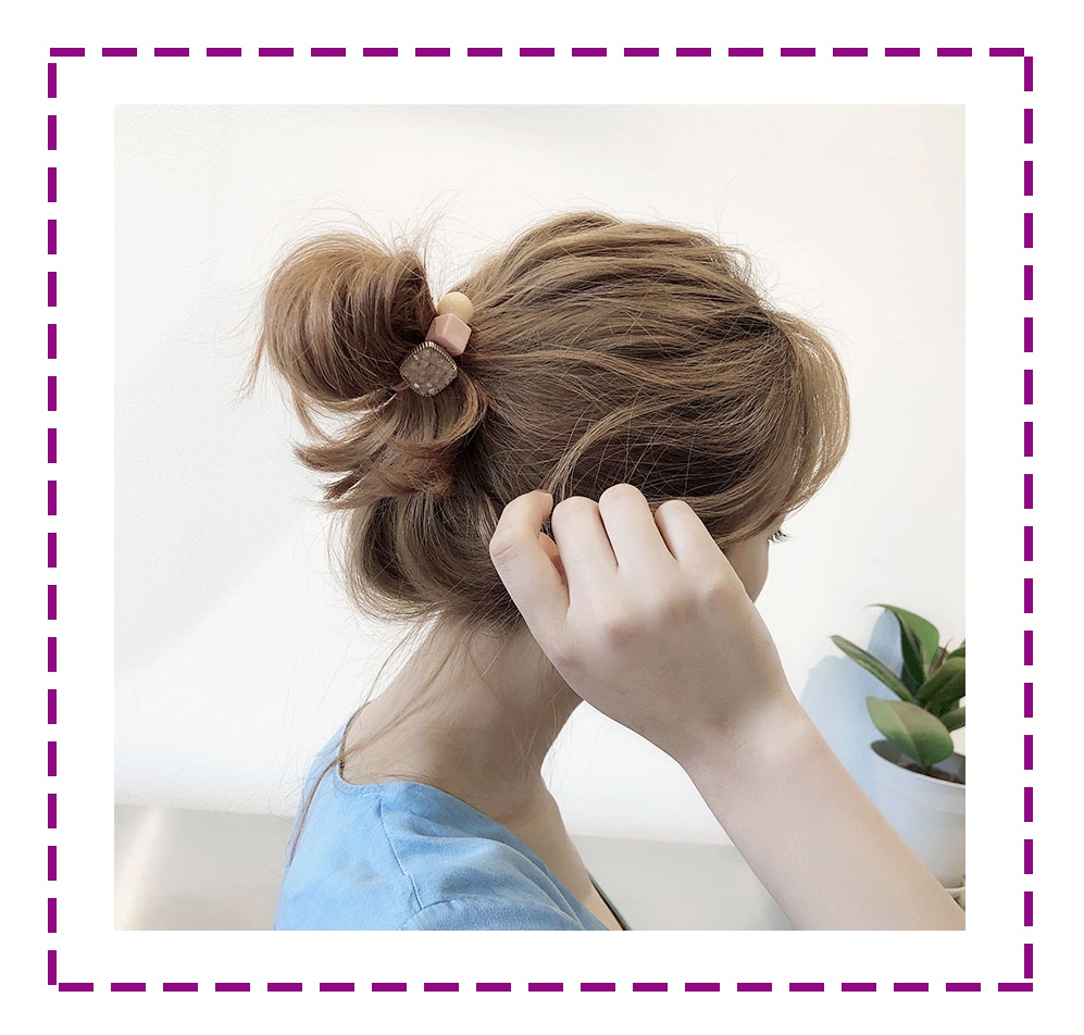 什么发型半扎丸子头减龄,活力又减龄的半丸子头怎么扎洋气