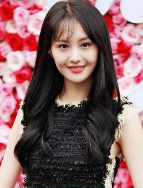 发质偏软m型秃头适合的发型,女生头顶很秃头适合什么发型