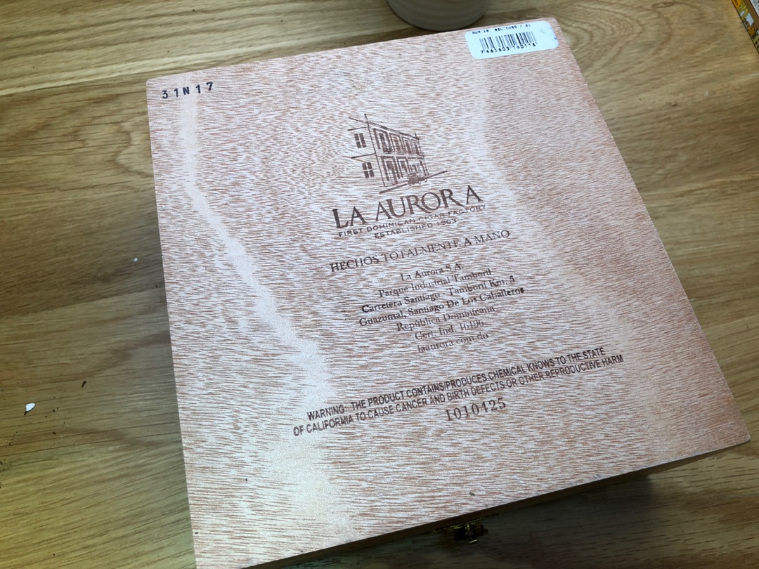 这才是家人想提前开抢的年货！满满一盒100支雪茄，串门走亲戚必