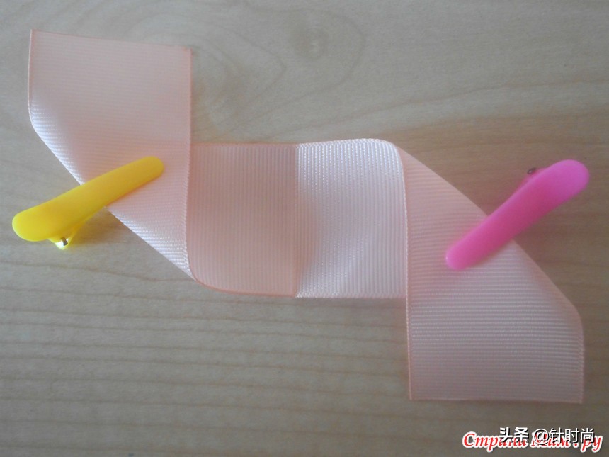 丝带儿童头花蝴蝶结手工制作过程,丝带蝴蝶结头花制作教程