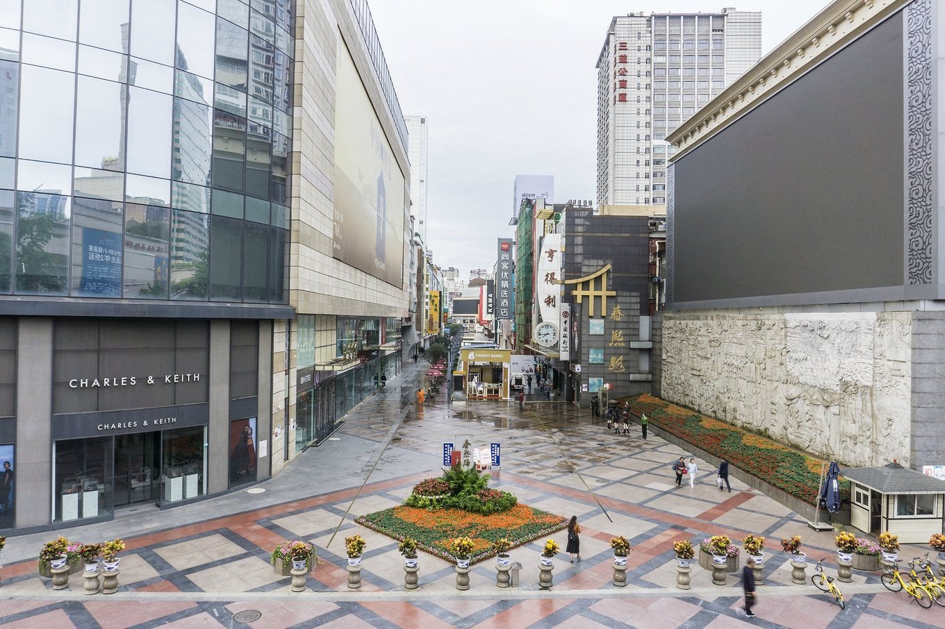 春熙路攻略成都特点,成都春熙路最值得逛的街