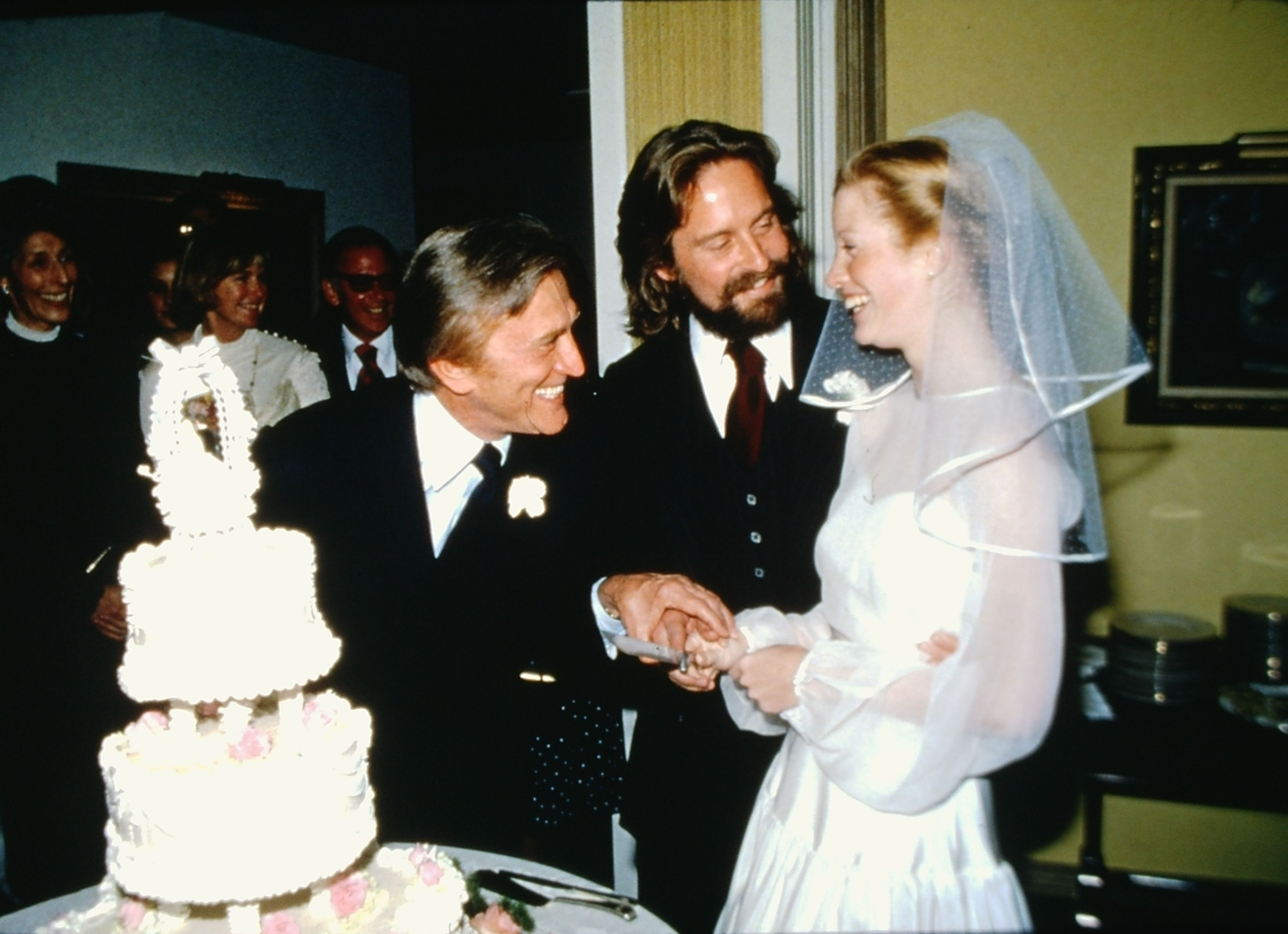 泽塔琼斯：和大25岁老公像同龄人，女儿没她漂亮，儿子遗传高颜值