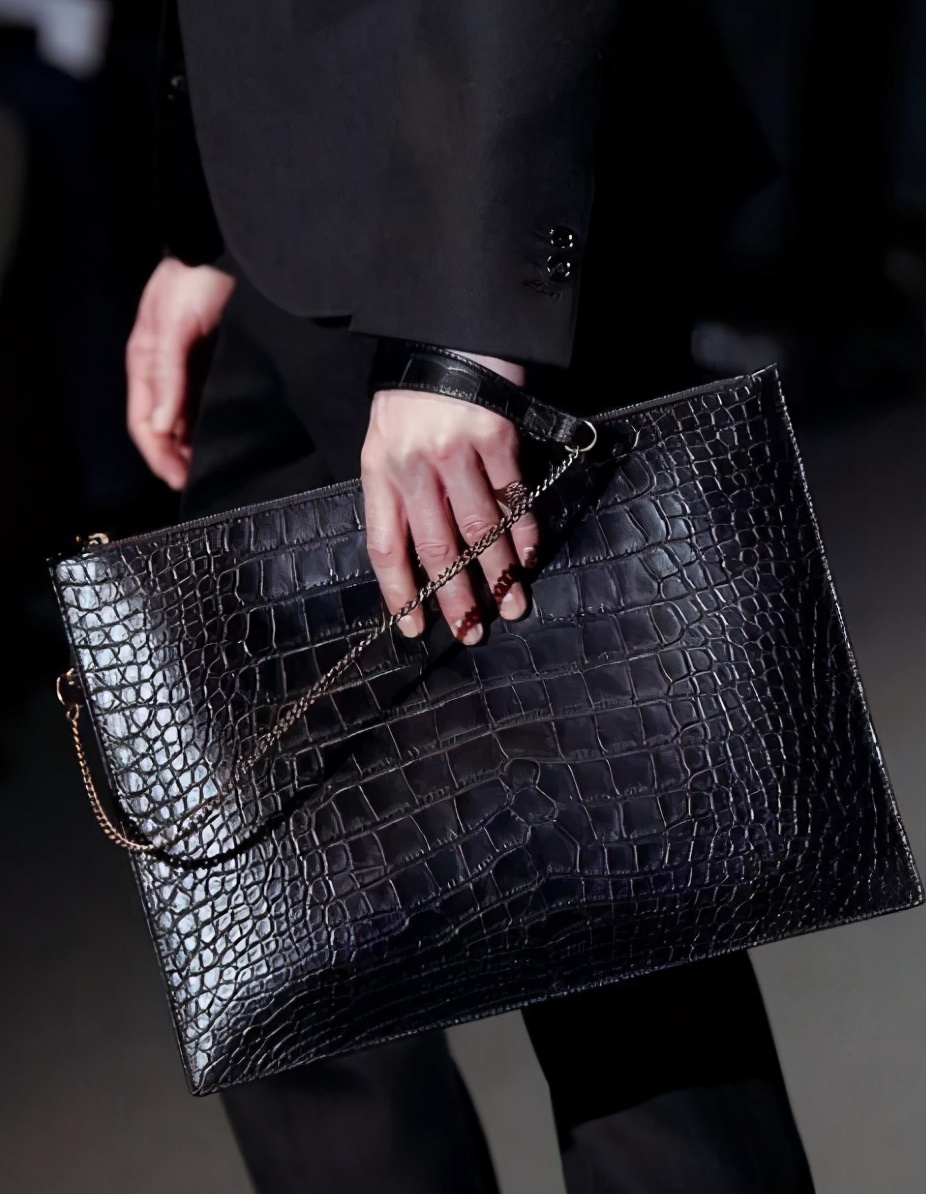 既好用又好看的男士包,适合男士的轻奢休闲包