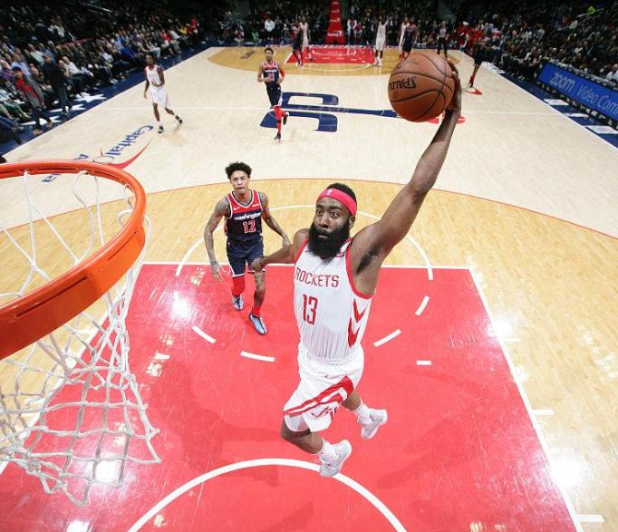 哈登首节22分6助攻火箭单节轰45分,哈登火箭生涯首场比赛37分12助攻