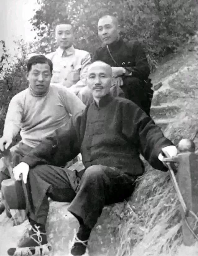 中国历史上最强悍的团队合影,埃菲尔铁塔最著名合影