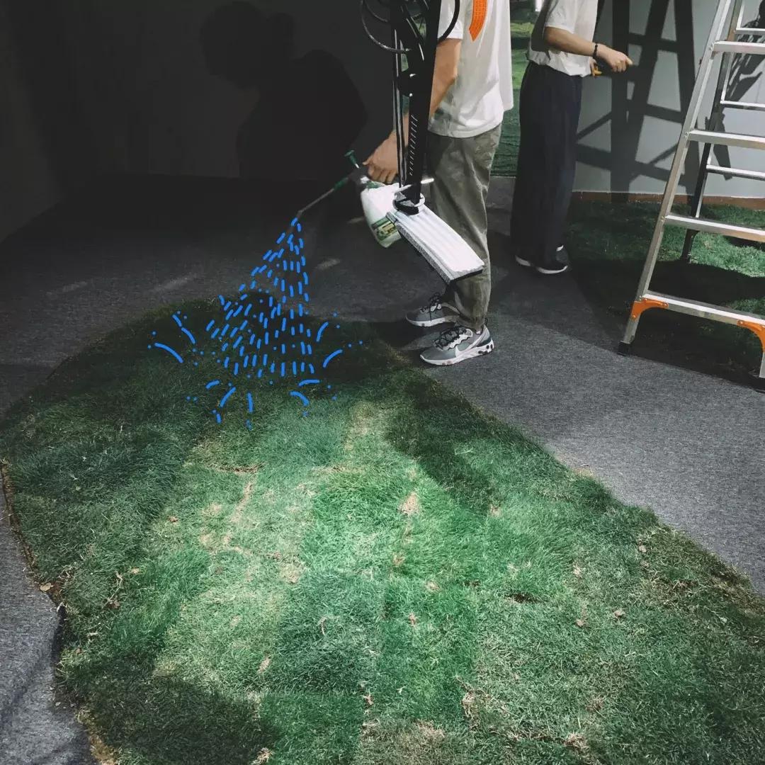 机械腿与霓虹：艺术家和设计师们心中的足球运动是什么样子？