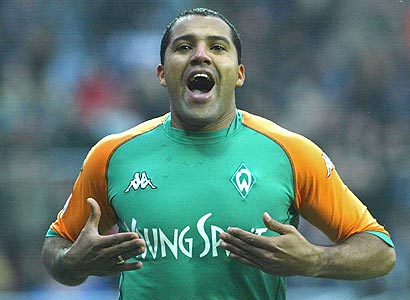 百米速度最快的足球运动员排名,历史上足球跑得最快球员