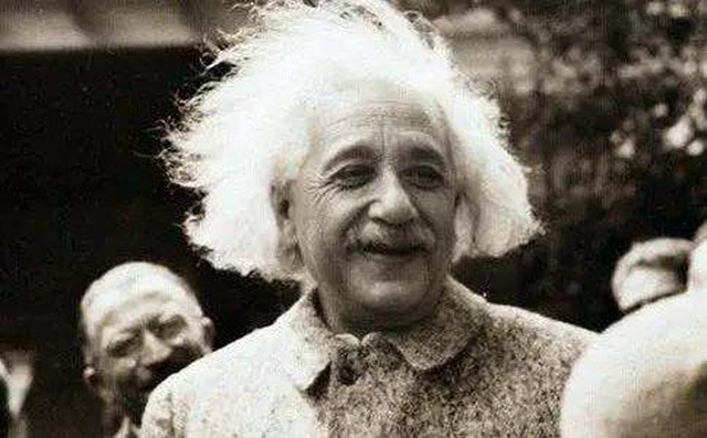 爱因斯坦死前大脑被解剖,爱因斯坦死后大脑被解剖成240块