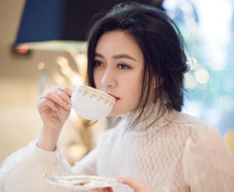 田海蓉，31岁嫁豪门8年继承百亿家产