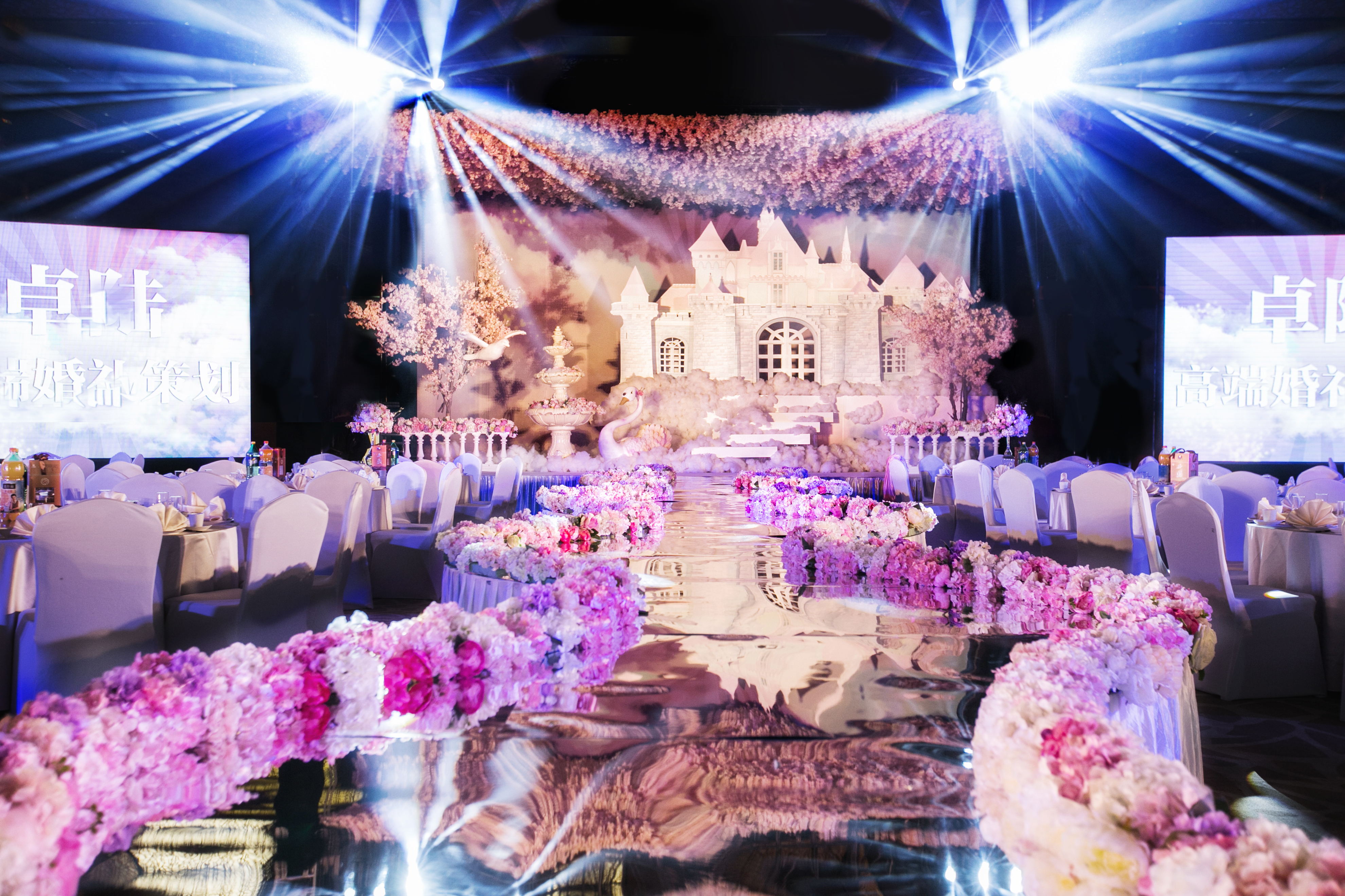 租劳斯莱斯婚车多少钱一天一辆,租劳斯莱斯婚车费用多少钱