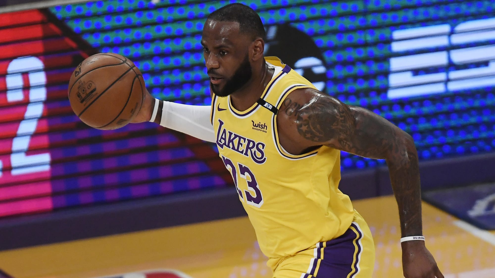 老詹23赛季扣篮集锦,老詹23号球衣绝版