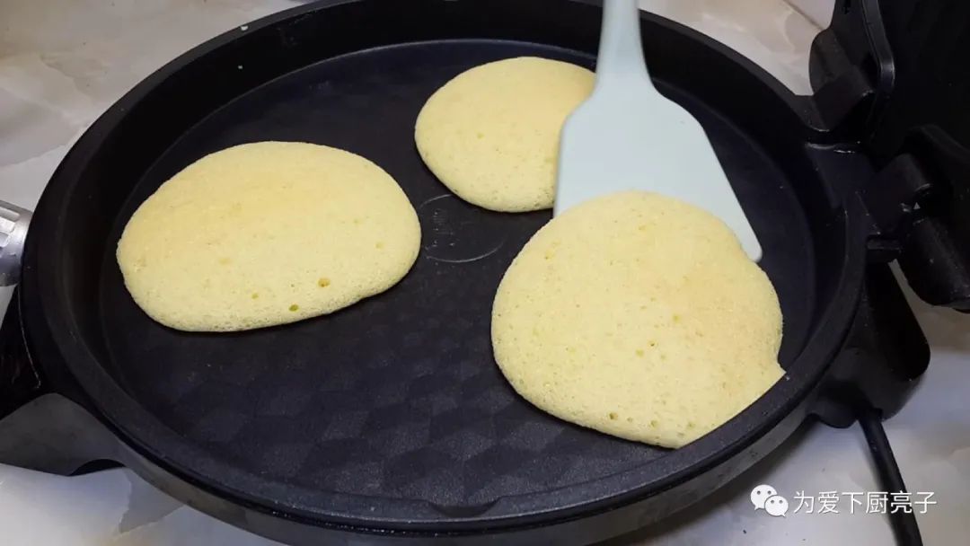 蛋糕怎么做才简单好吃，锅里一烙，松软香甜不油腻，新手也能成功