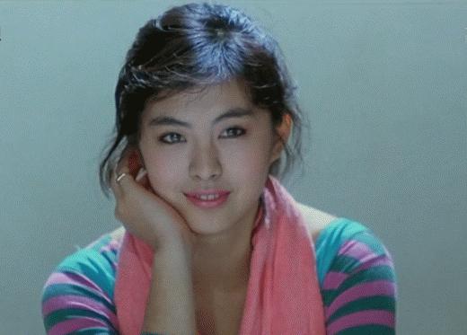 32年前王祖贤这部港片，“破尺度”出演，虽删减8分钟却依然经典