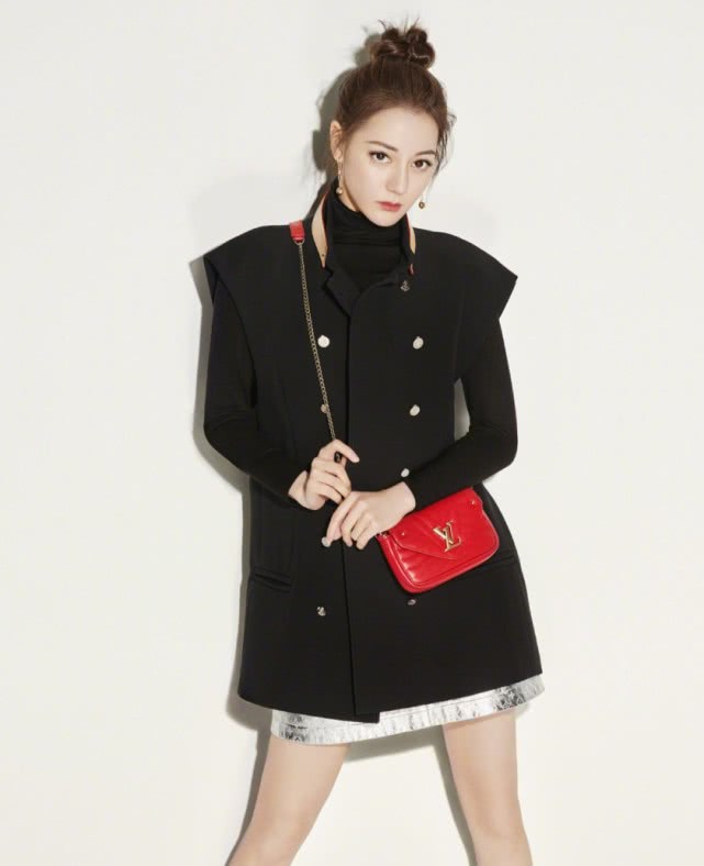 迪丽热巴穿火的鞋,迪丽热巴抢眼的鞋