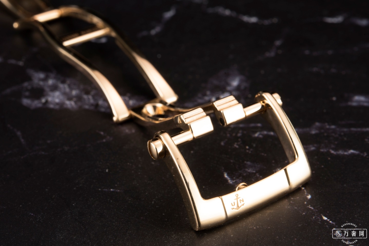 雅典表蓝宝石,手表界的大佬