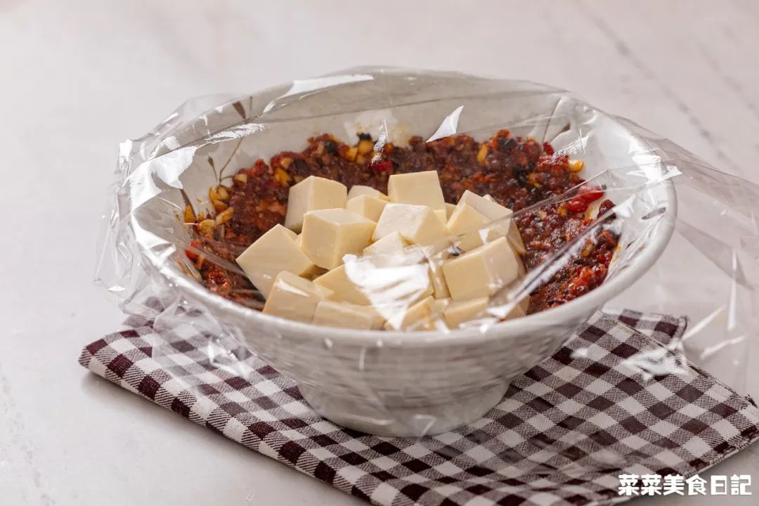 上班族午饭微波炉加热,微波炉解决一日三餐