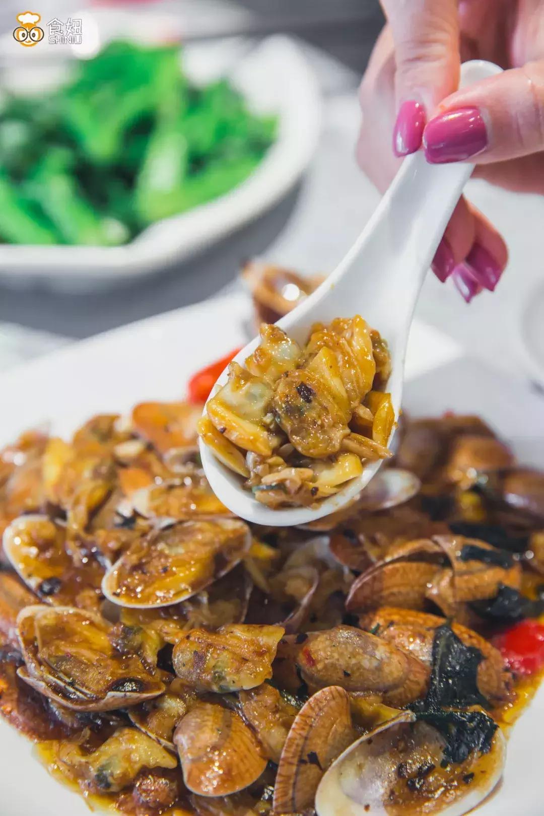 架着凶器吃濑尿虾，简单又粗暴