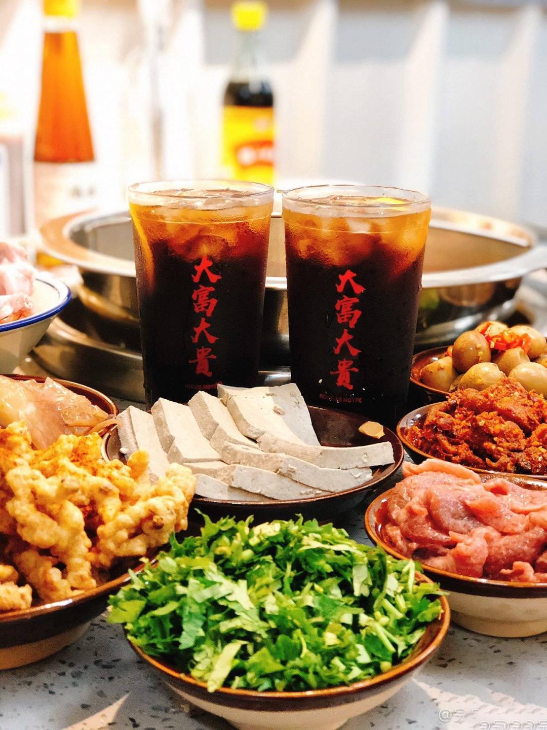 上海网红美食排行榜前十名探店,上海网红打卡美食蟹包