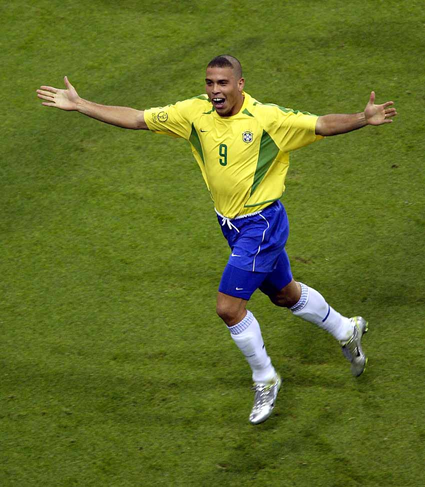 天下足球最经典的解说词是什么,天下足球20年回忆十年逝年解说词