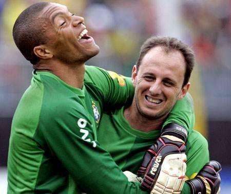 谁说门将只会守球,谁说门将不会过人