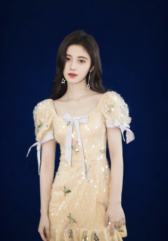 大热的蝴蝶结如何搭出高级感,甜美气质蝴蝶结穿搭