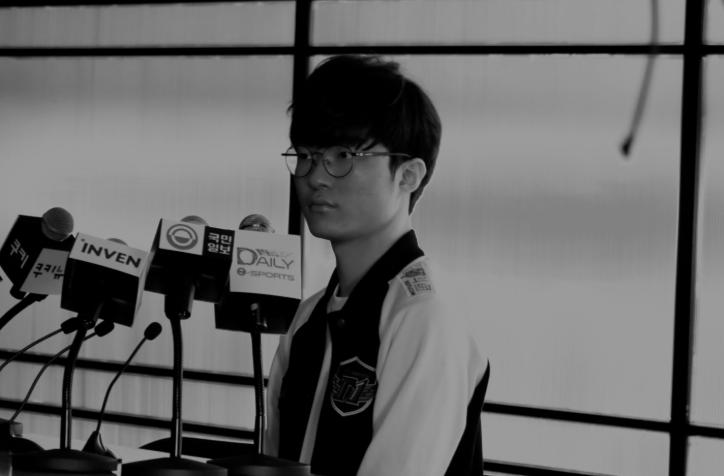 李哥faker看红色队衣,铁公鸡李哥faker