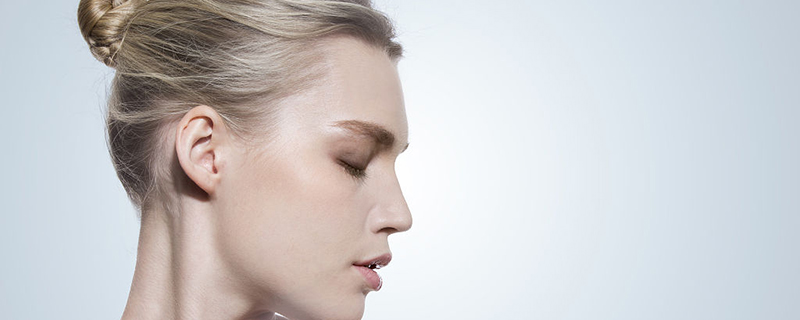 黑头是怎么形成的,黑头怎么去除最有效壬二酸