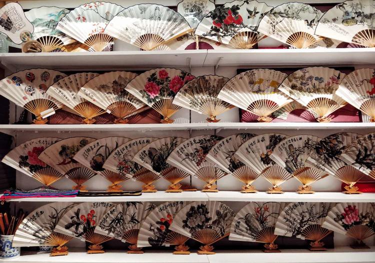 上新了百新书局！70多个采购员买遍全世界的好文具，这家百年老店是我们的“*东伊**屋”