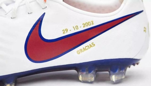 伊涅斯塔代言的足球,伊涅斯塔代言西班牙品牌