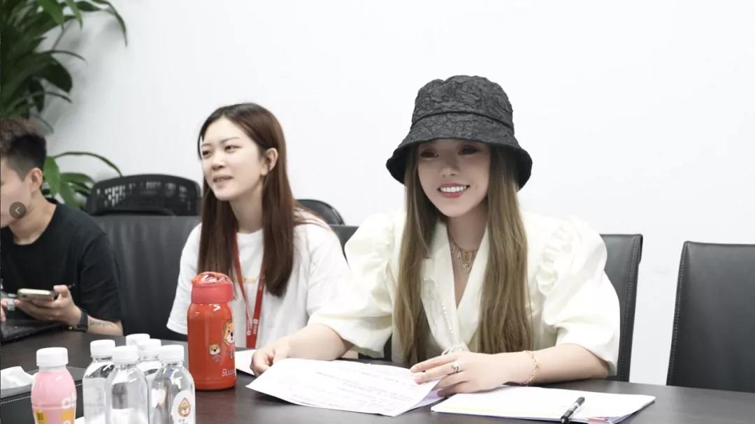 90后女主播靠什么收入,月入百万的女主播是怎么做到的