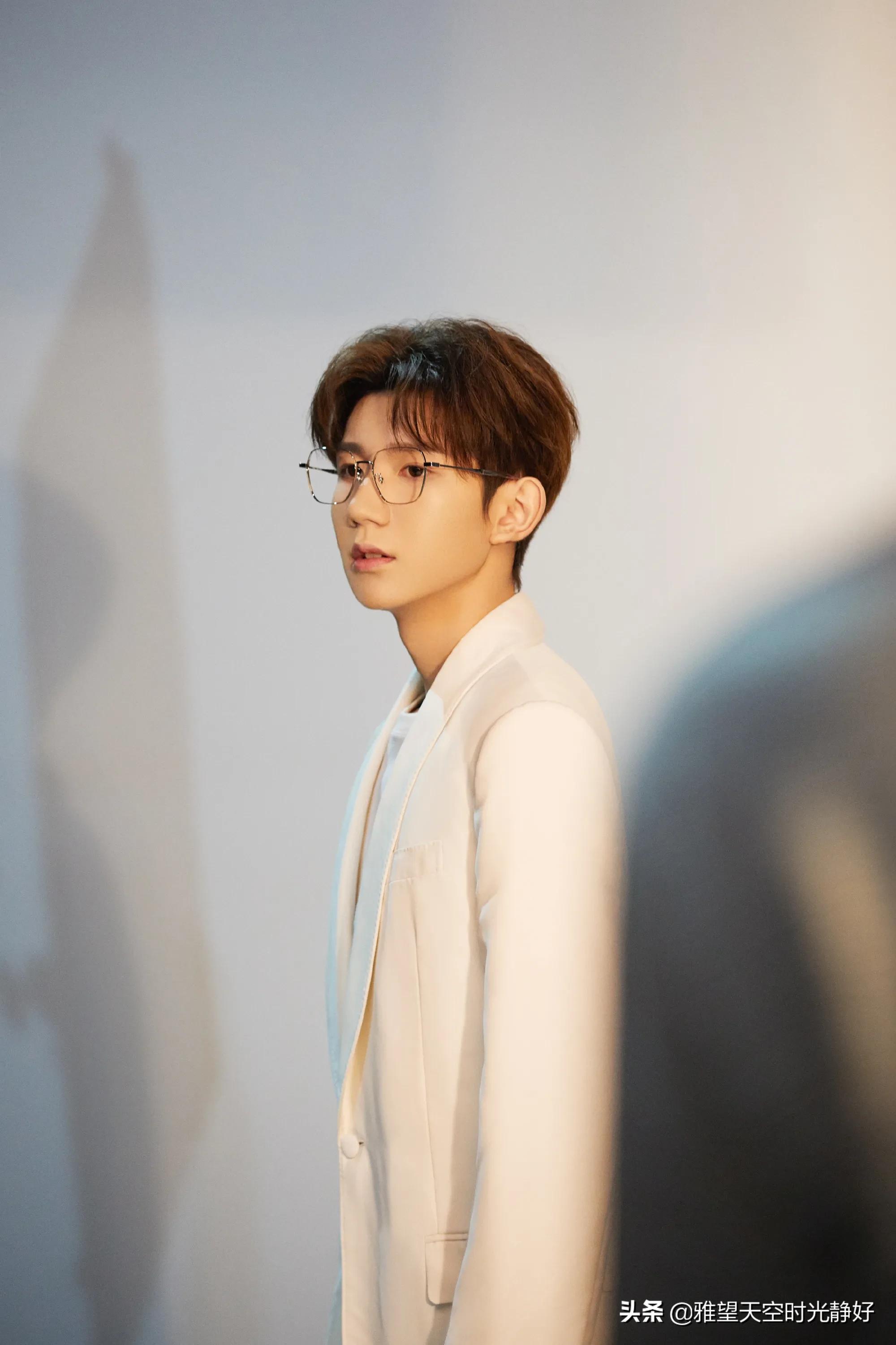 盘点国内男明星眼镜杀高清写真照斯文帅气沉稳内敛雅致贵气