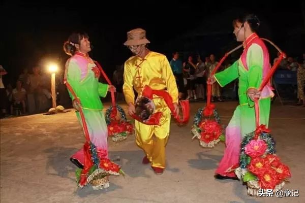 被骗灯笼下有蝎子，随着一声“轰”火，元宵也随之阑珊了