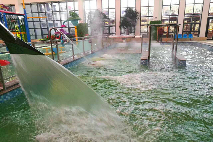 泡温泉是冬天最享用的一件事,泡温泉是享用生活的一种态度