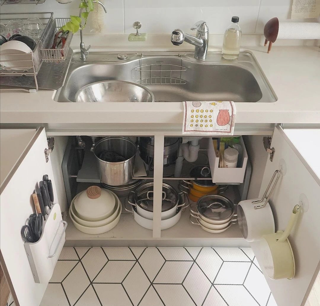 会做饭也会收拾，米白原木色，简简单单不混乱，收住一家人的心