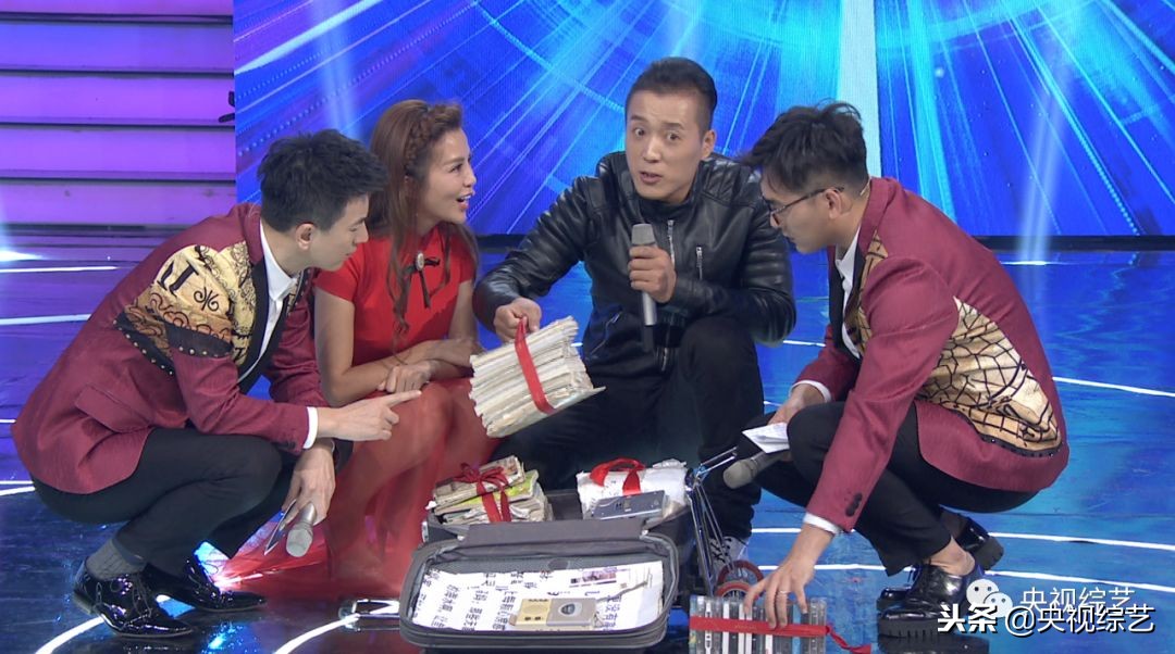 “最坚强卖家”坐轮椅开网店，年销售300多万获马云邀请同台唱歌