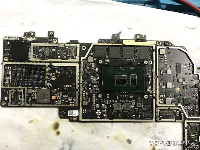 微软surfacepro5开机卡屏,surfacepro5更新win11后屏幕问题