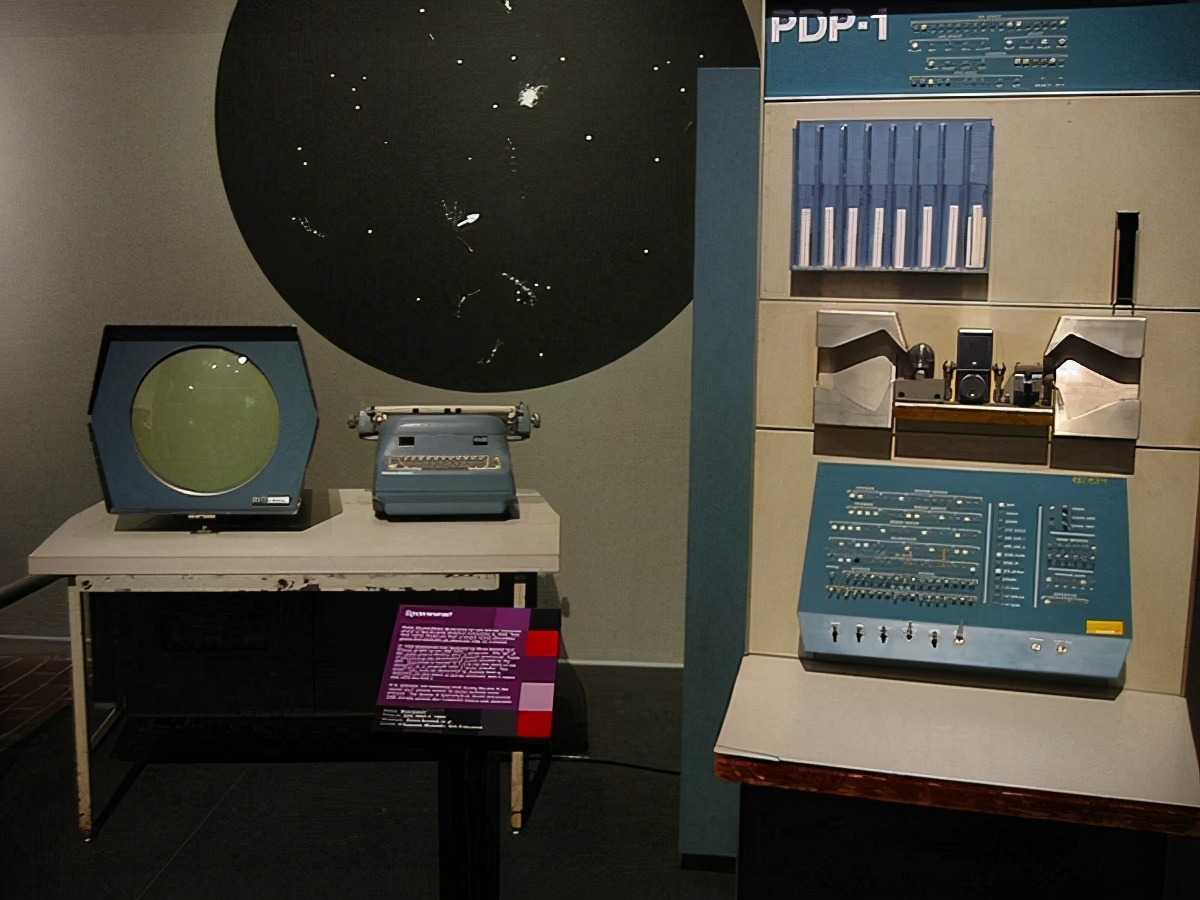 60年前，在重达1500斤的电脑上做游戏