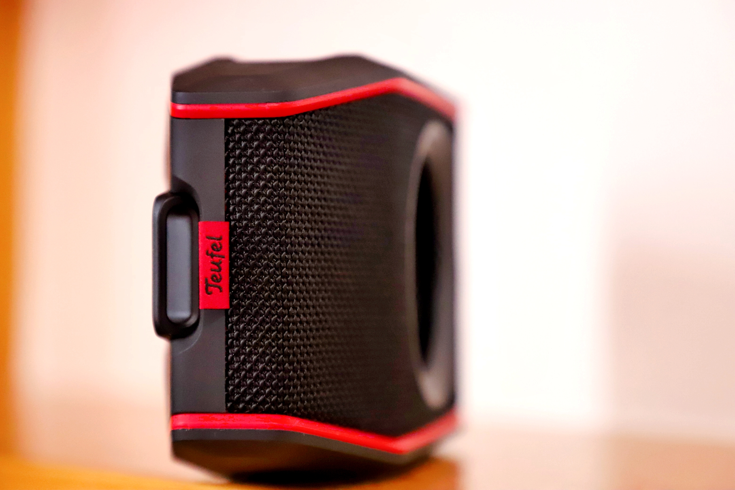 德斐尔小魔盒音质最新评测,jblflip5音箱评测和德斐尔小魔盒