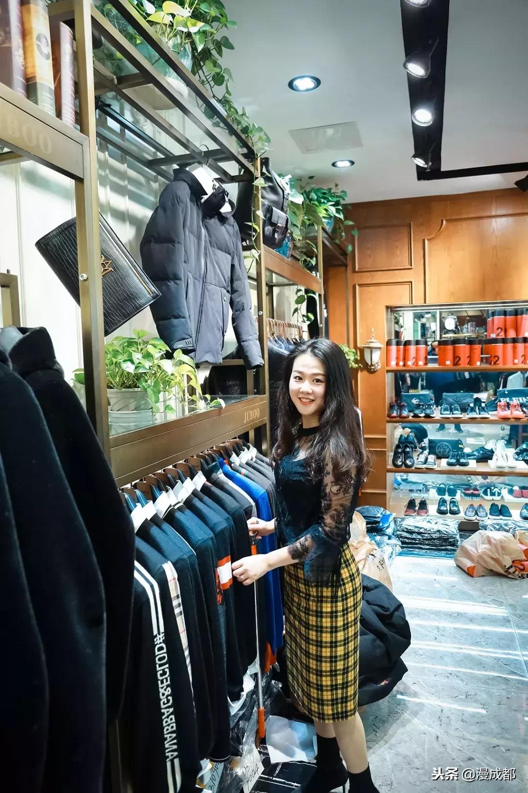 据说不来这里就白来成都，你一定没有见过这么魔幻又传奇的荷花池