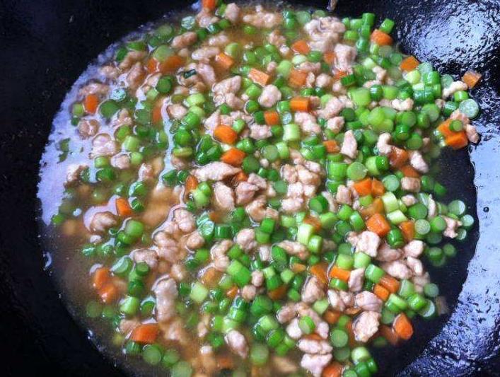 蒜薹和啥搭配好吃,蒜薹怎么炒入味又好吃又简单