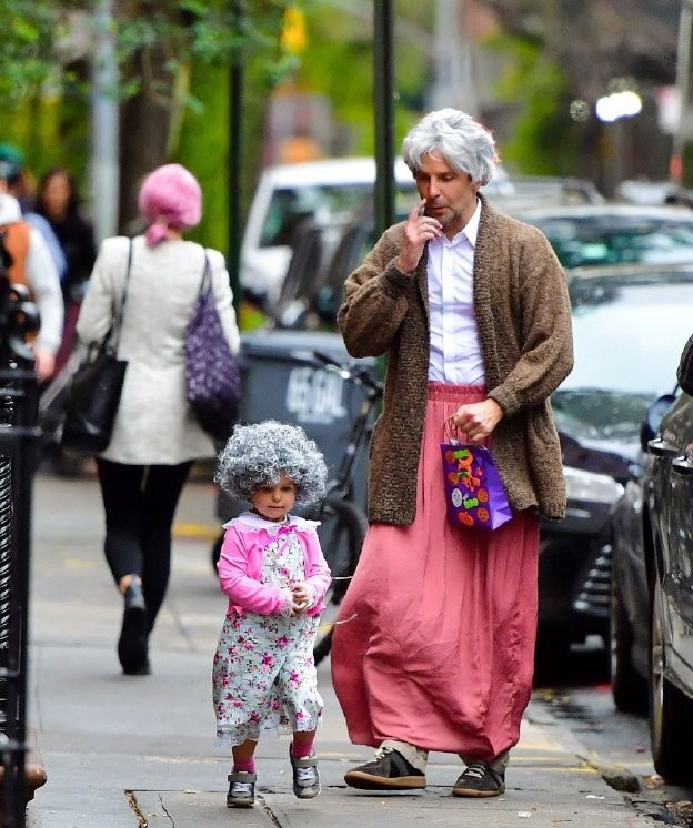 伊莲娜带孩子出街,伊莲娜穿母女装