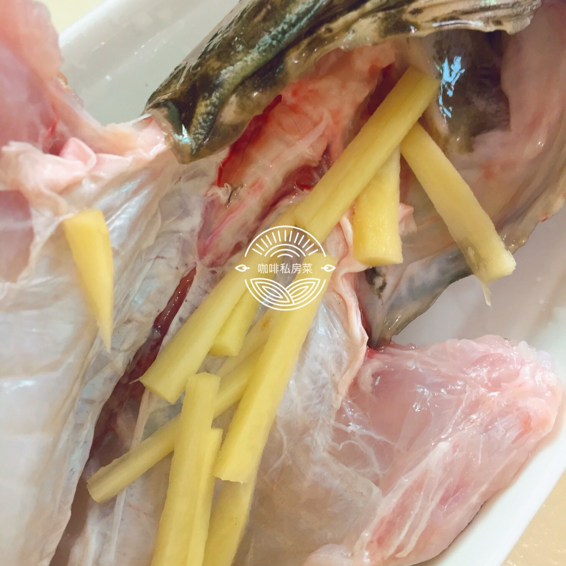 厨师长教你正宗清蒸鱼,广东五星级大厨教你做正宗清蒸鱼