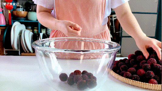 泡杨梅酒用小杨梅好还是大杨梅好,泡杨梅酒用紫杨梅还是红杨梅泡好