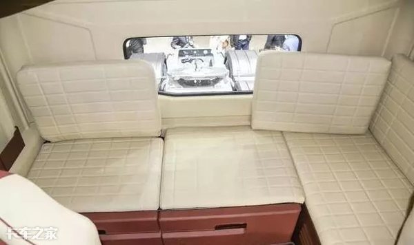 豪华重卡带厕所的生活舱,重卡房车驾驶舱跟生活舱一体