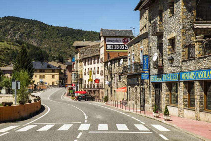 中国足球对安道尔,为啥很多人微信地址在安道尔