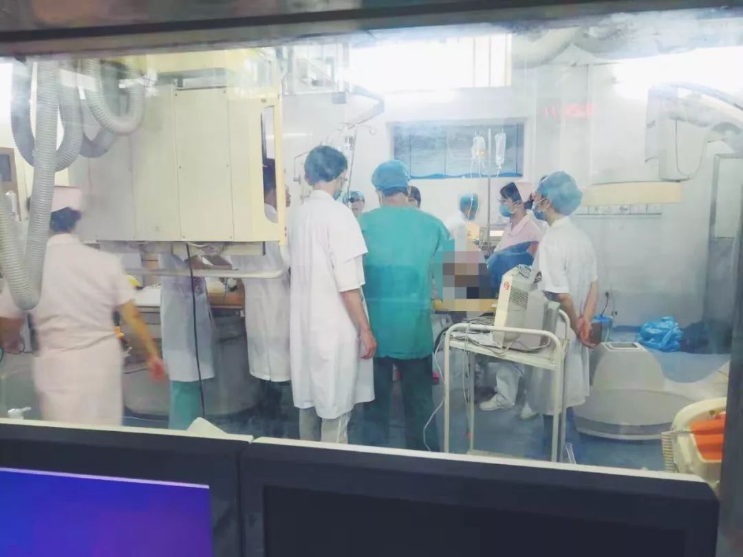 孕妈产后大出血,孕妇产后大出血助产士抢救过程
