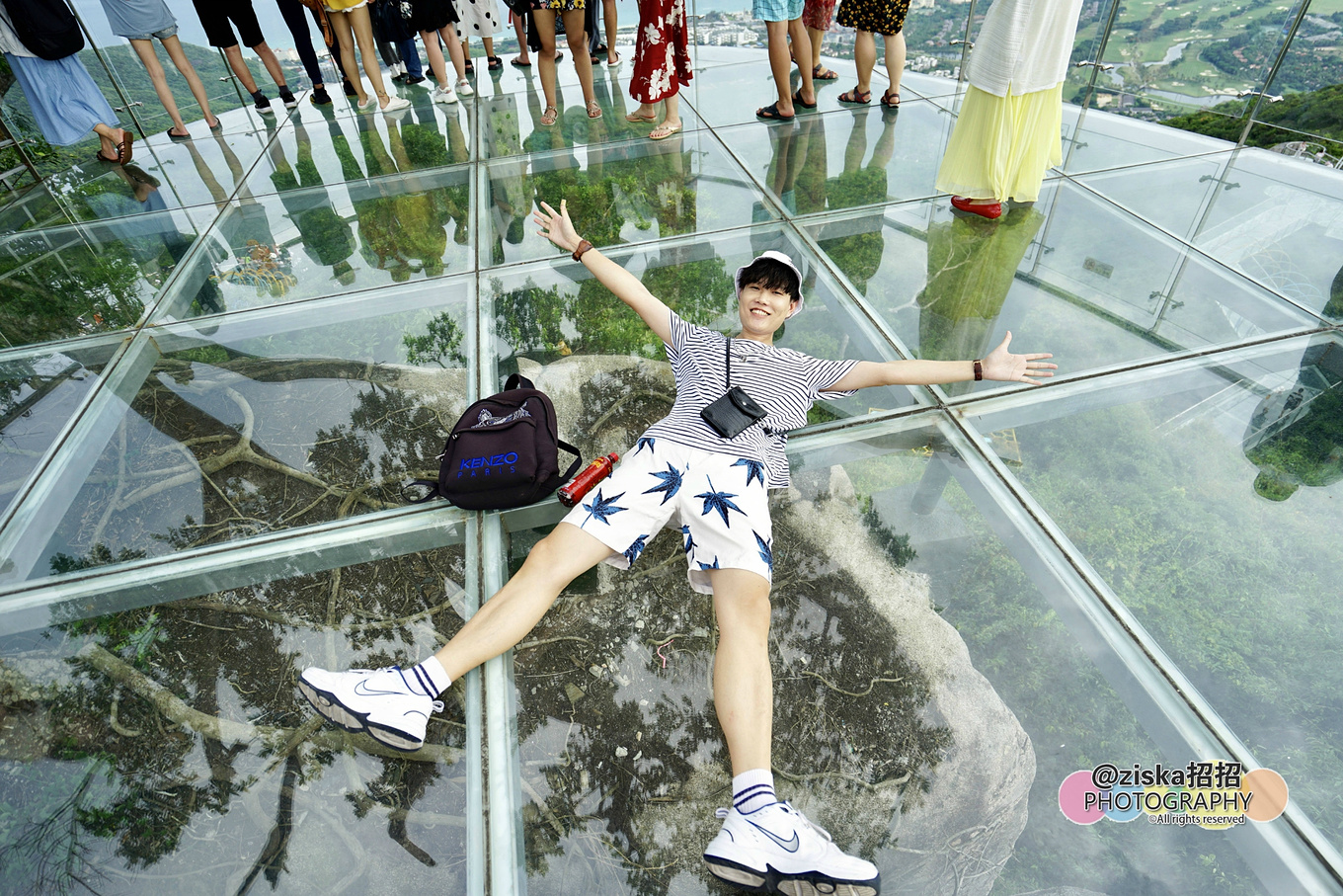 杨紫给李现分享旅游景点,现实生活中李现和杨紫到三亚旅游