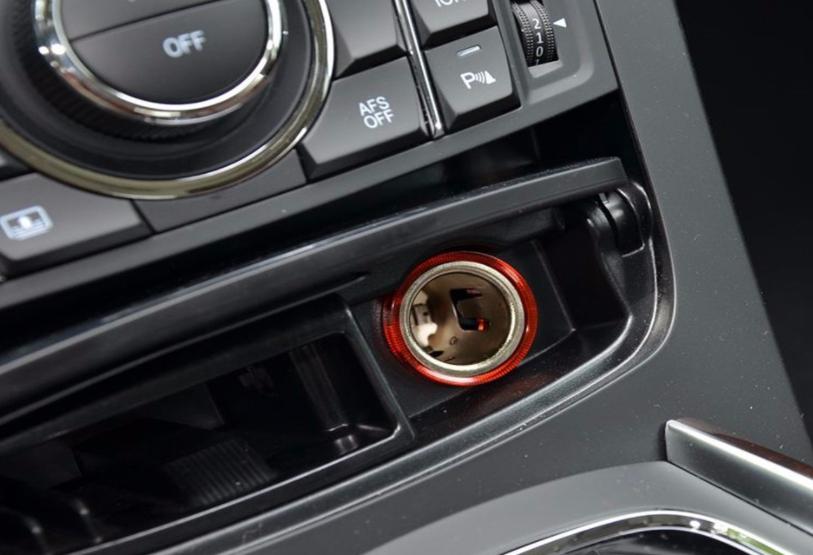 行车记录仪插点烟器好还是保险盒,行车记录仪点烟器取电怎么隐藏线