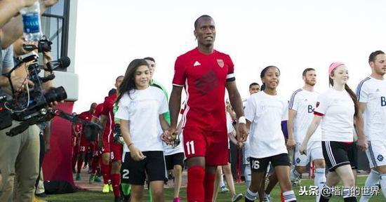 魔兽德罗巴,魔兽德罗巴回头望月