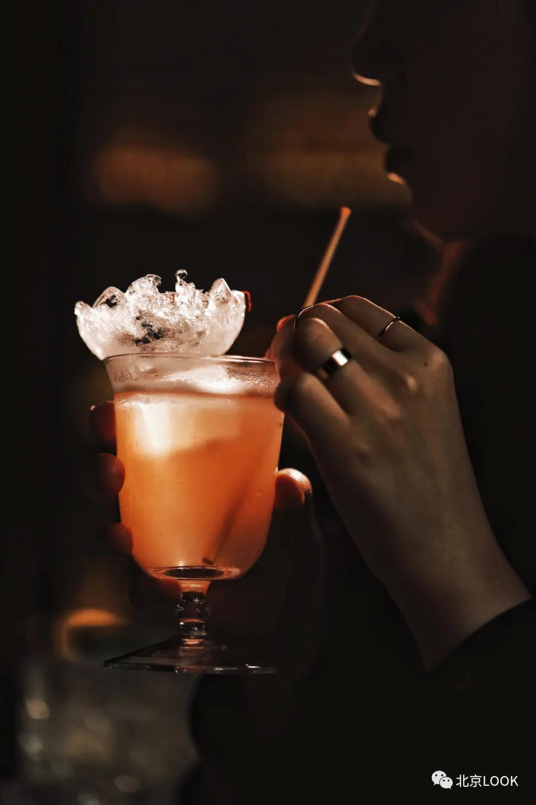 国贸旁边的楼顶酒吧,国贸下的酒